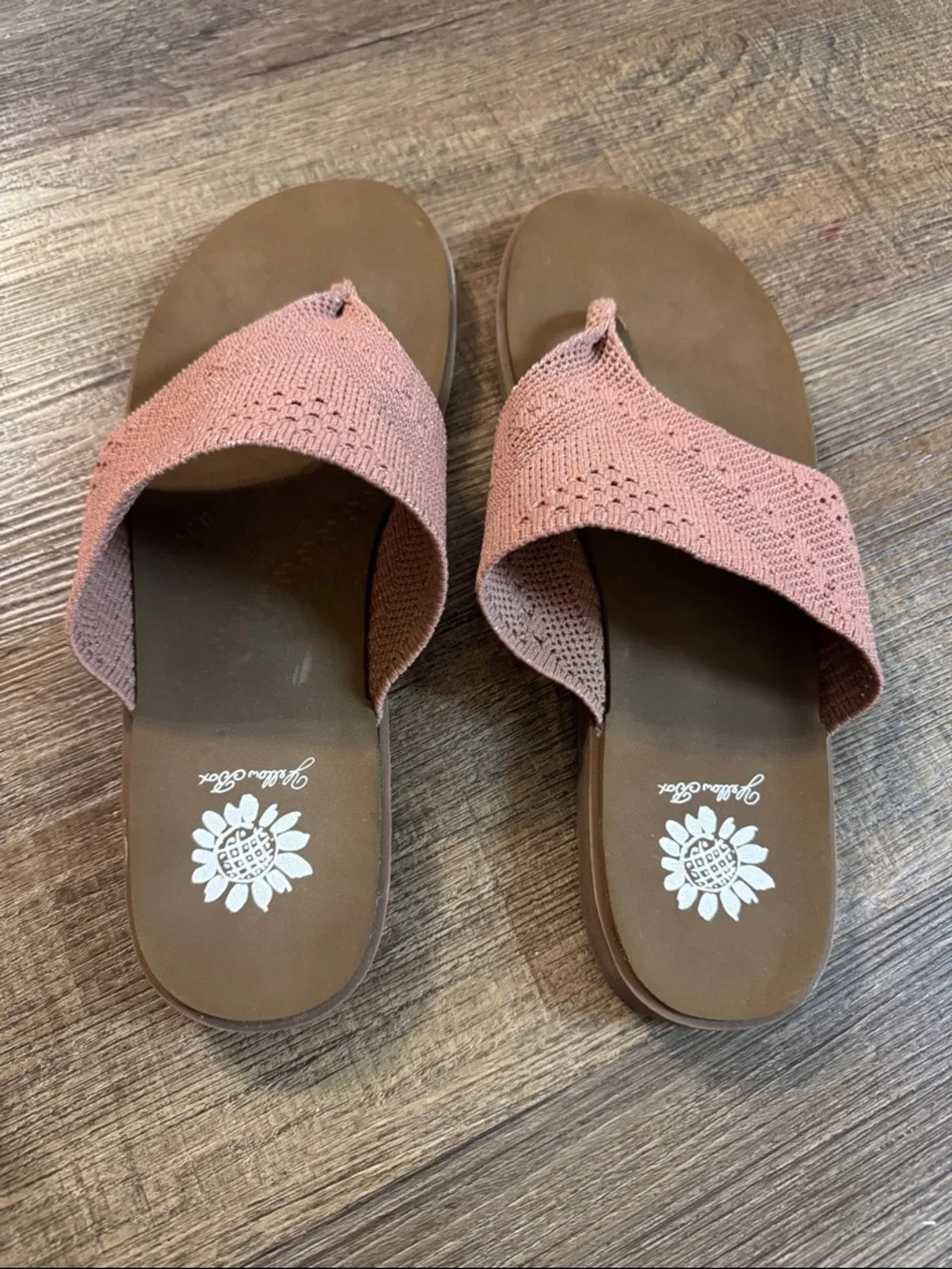 Feria Sandal / Blush / Yellow Box/ No Size present but measurement 26.3cm/10.5 - Picture 2 of 5